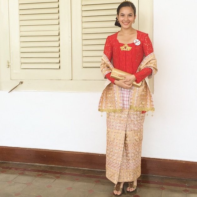 Beautiful & Charming, This is How 9 Mixed Celebrities Wear Indonesian Kebaya