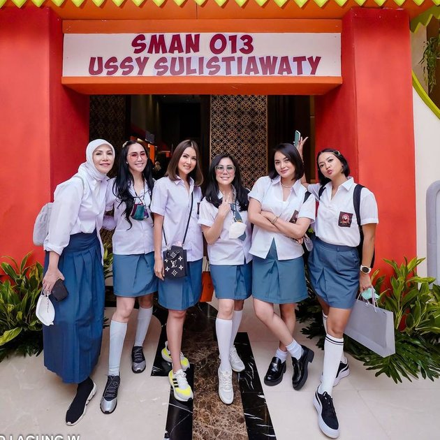 Beautiful Eternal Youth, 11 Portraits of Ririn Ekawati Looking Like a Real High School Student at Ussy Sulistiawaty's Birthday Moment