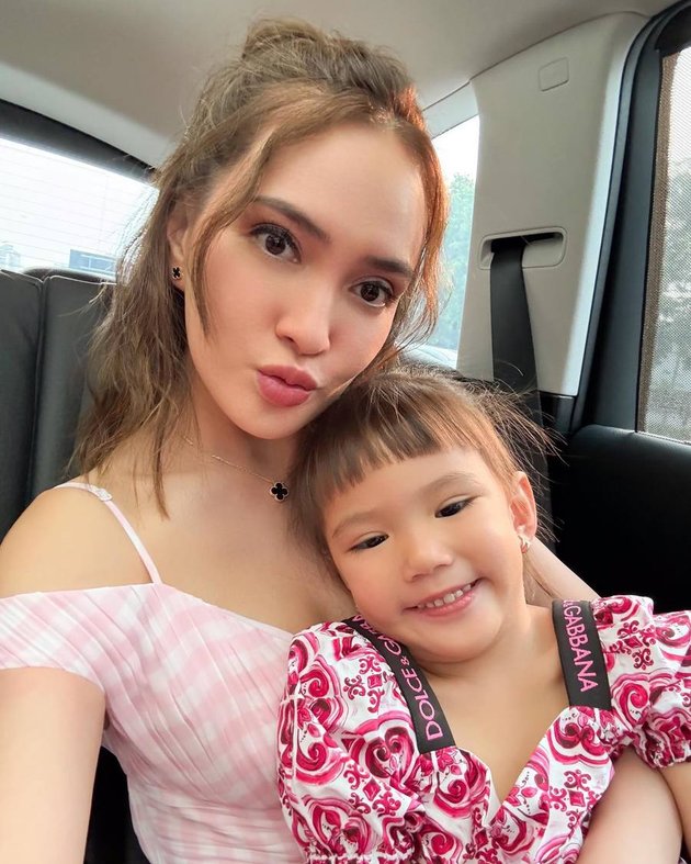 Beautiful Like Barbie, 10 Photos of Shandy Aulia Accompanying Claire at a Friend's Birthday Party - Said to Be More Suitable as an Older Sister