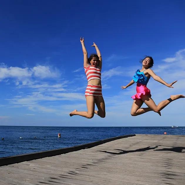 Liburan cantik Vicky Shu 