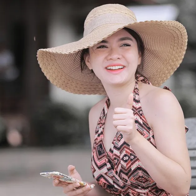 Liburan cantik Vicky Shu 