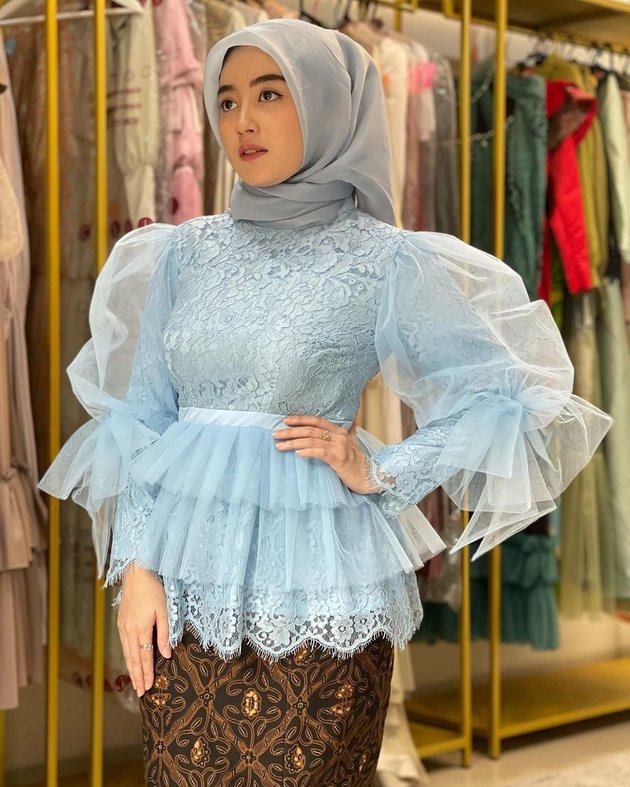 Beautiful Like Cinderella, Portrait of Nabilah's Kebaya Style, Former JKT48 Member During Graduation - Still with Indonesian Characteristics Wrapped in Batik