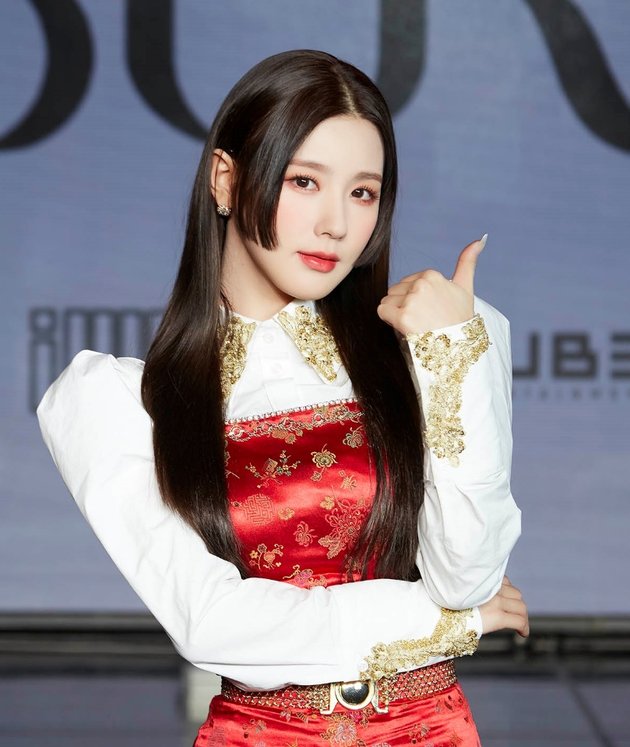 Beautiful Like Anime Characters! These 10 K-Pop Idols Have Once Appeared with 'Hime' Hairstyle: Miyeon (G)I-DLE, Momo TWICE, and Irene Red Velvet