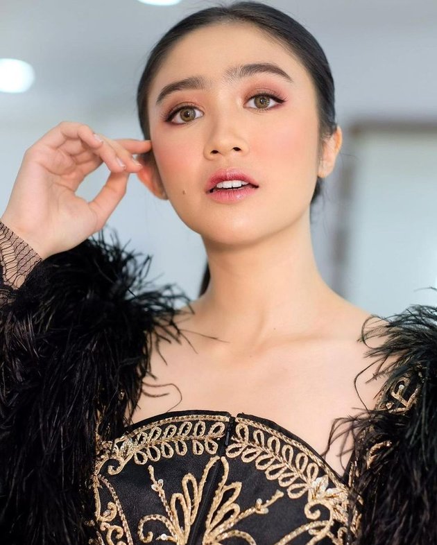 Very Beautiful, Portrait of Febby Rastanty Wearing a Luxurious and Elegant Dress - Flooded with Praise and Impressed Netizens