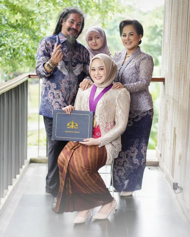 Beautiful in Hijab, 8 Portraits of Cecilia Virginia, Limbad's Daughter Who Just Graduated with a Bachelor's Degree in Dentistry - Graduated at the Age of 20