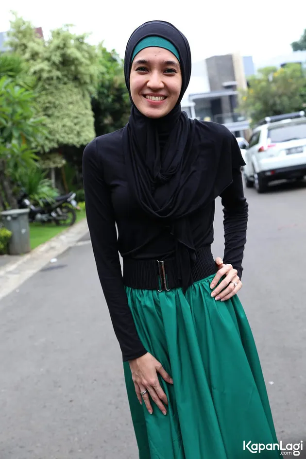 CANTIK BERHIJAB, DHINI AMINARTI CURHAT PANJANG DAN MENANGIS SENDU