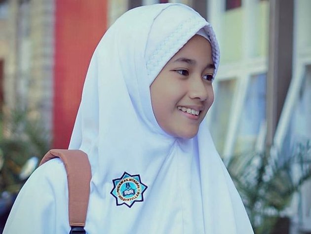 Beautiful Hijab, Sneak Peek at Rania Dzaqira's Portrait, Ifan Seventeen's Daughter who is now a Religious Student and Rarely Seen