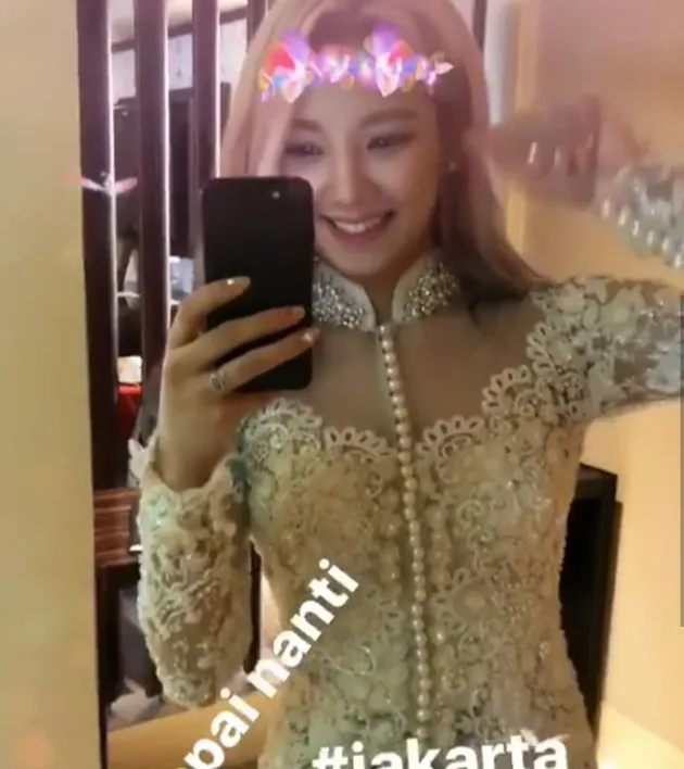 hyoyeon pakai kebaya