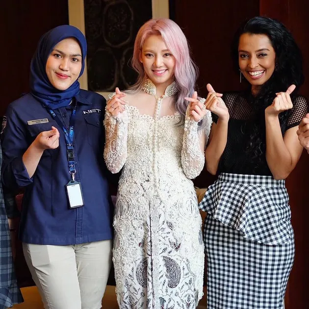 hyoyeon pakai kebaya