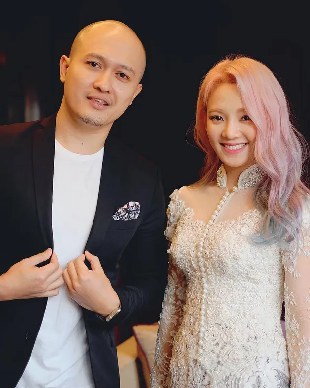 hyoyeon pakai kebaya