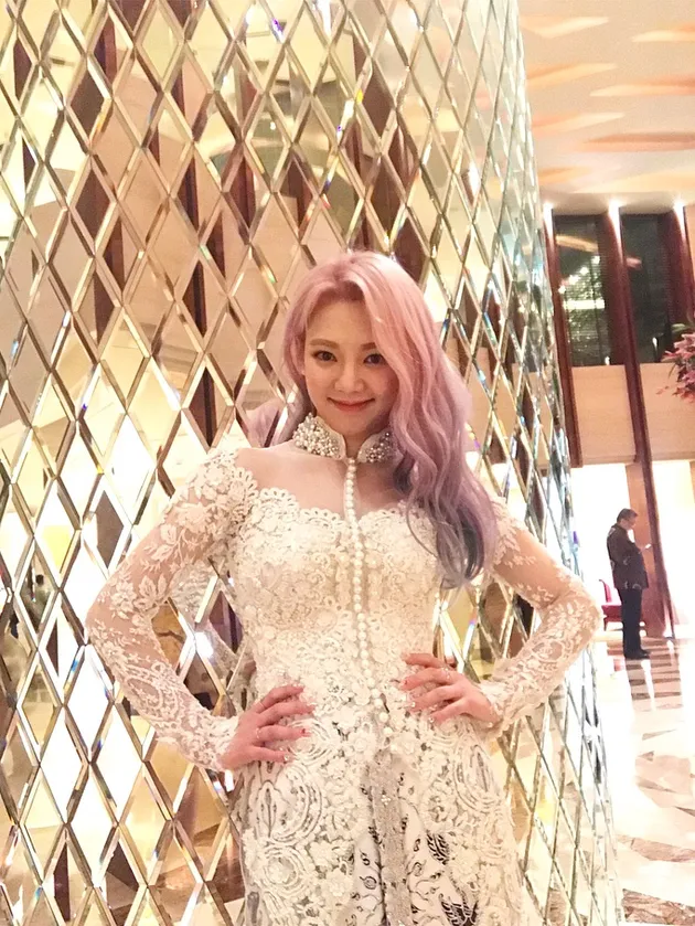 hyoyeon pakai kebaya