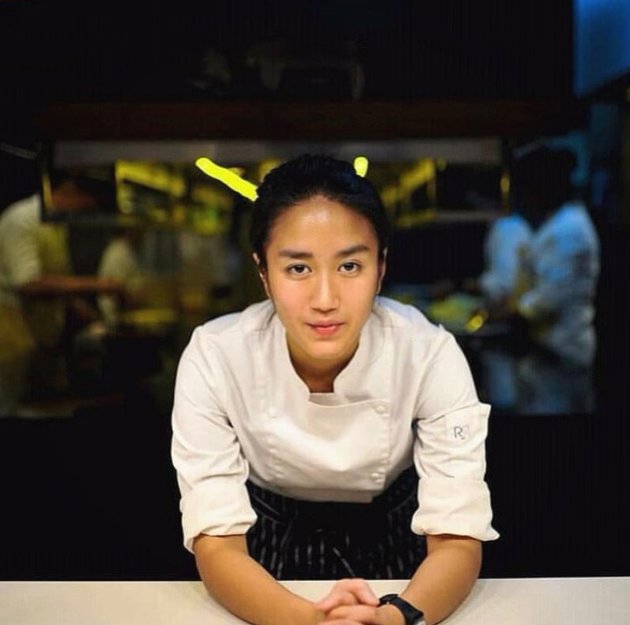Beautiful and Enchanting, 10 Photos of Chef Renatta Moeloek that Make You Lose Focus