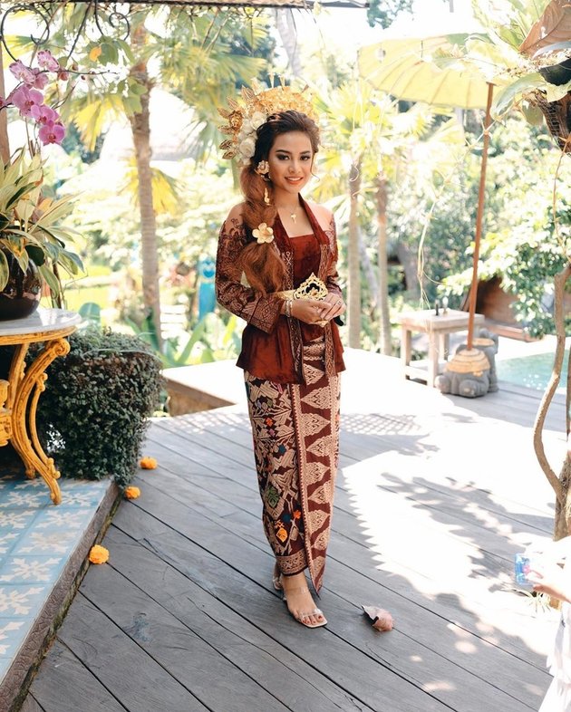 Beautiful and Enchanting, Here are 9 Portraits of Celebrities in Balinese Traditional Costumes