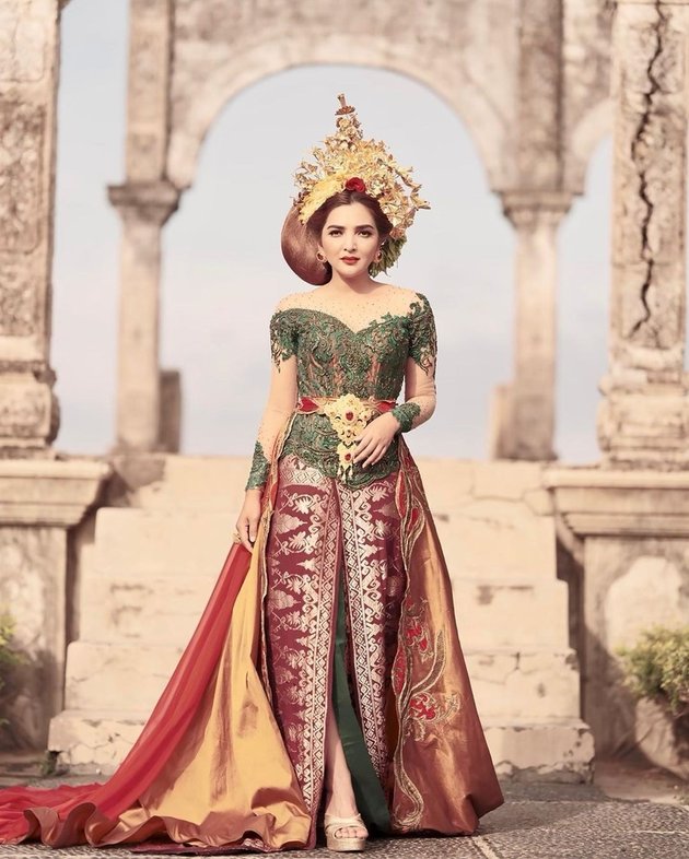 Beautiful and Enchanting, Here are 9 Portraits of Celebrities in Balinese Traditional Costumes