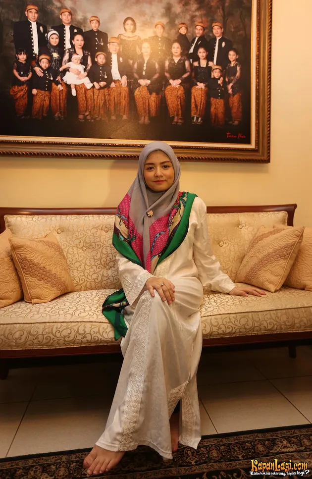 Cantik Dengan Kaftan dan Hijab, Tika Ramlan Gelar 4 ...