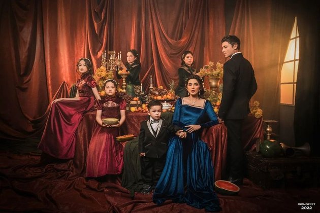Extremely Beautiful, 8 Photos of Elea, Ussy Sulistiawaty and Andhika Pratama's Daughter in the Latest Photoshoot - Her Aura is Said to Resemble a Genuine European Aristocrat