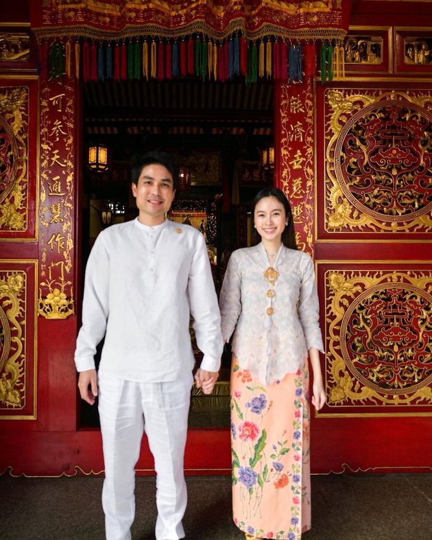 Beautiful Wearing 'Kebaya', 10 Photos of Nong Poy and Her Future Husband Performing Ancestral Tribute Procession - Her Beauty Resembles Sandra Dewi