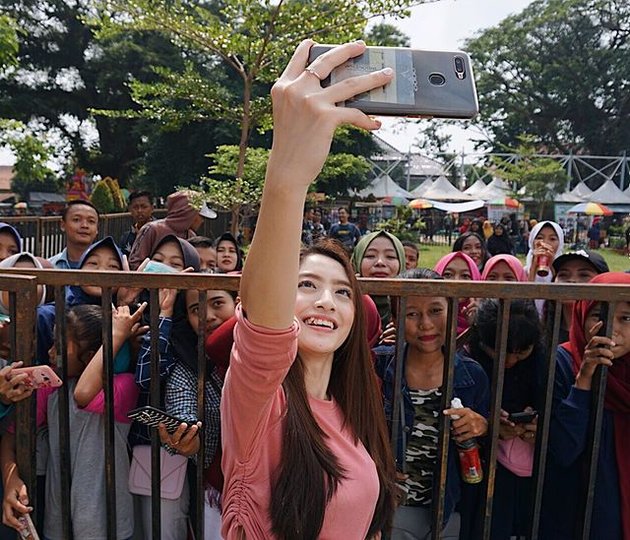 Beautiful and Sweet Like Barbie, Here's a Series of Photos of Natalie Zenn, the Star of the Soap Opera 'NALURI HATI', Wearing Pink Outfit!