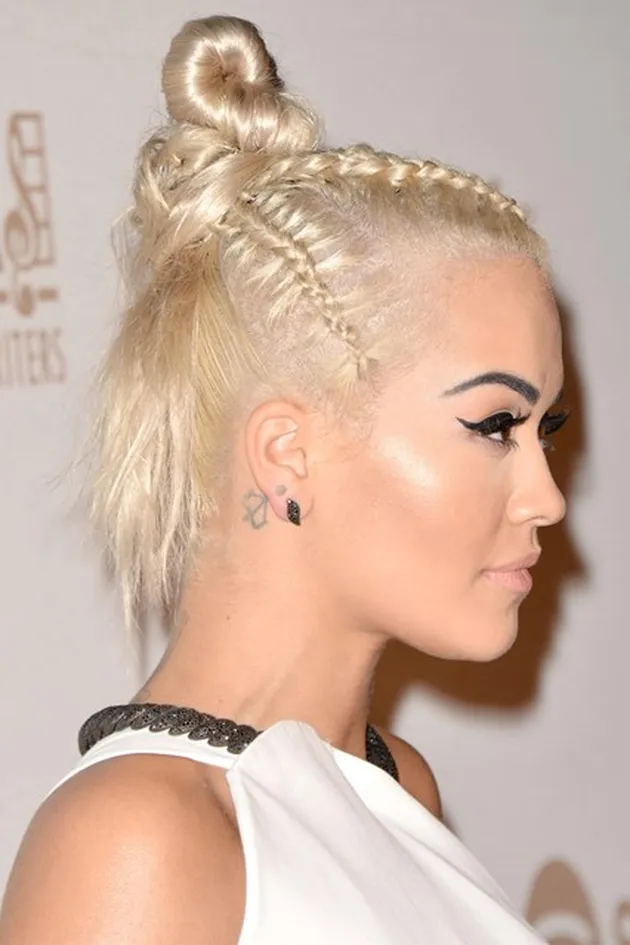 Cantik Memikat Artis Artis Ini Makin Hits Dengan Rambut Kepang Kapanlagi Com