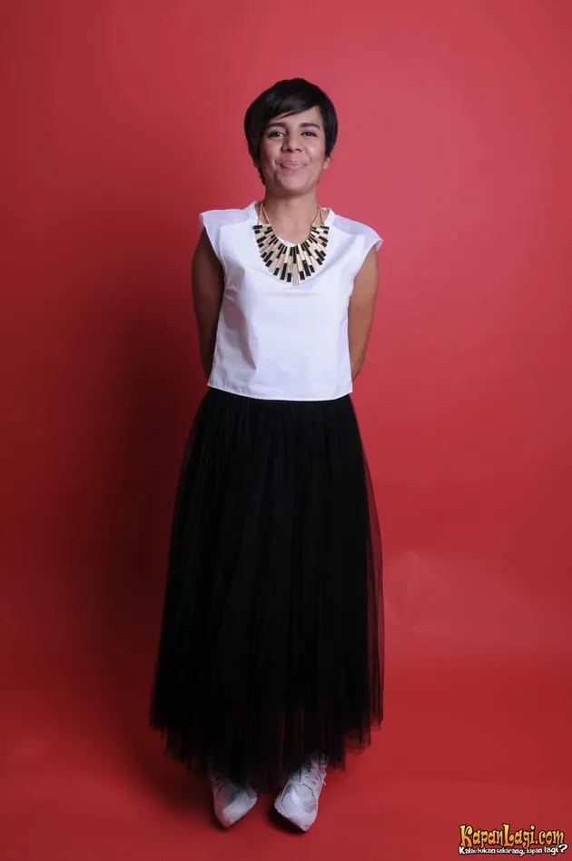 Seperti biasa, Nowela Idol selalu punya gaya unik yang selalu dibawa termasuk saat pemotretan bersama tim KapanLagi.com®. Nah, ia pun menceritakan kisah tentang single terbarunya...