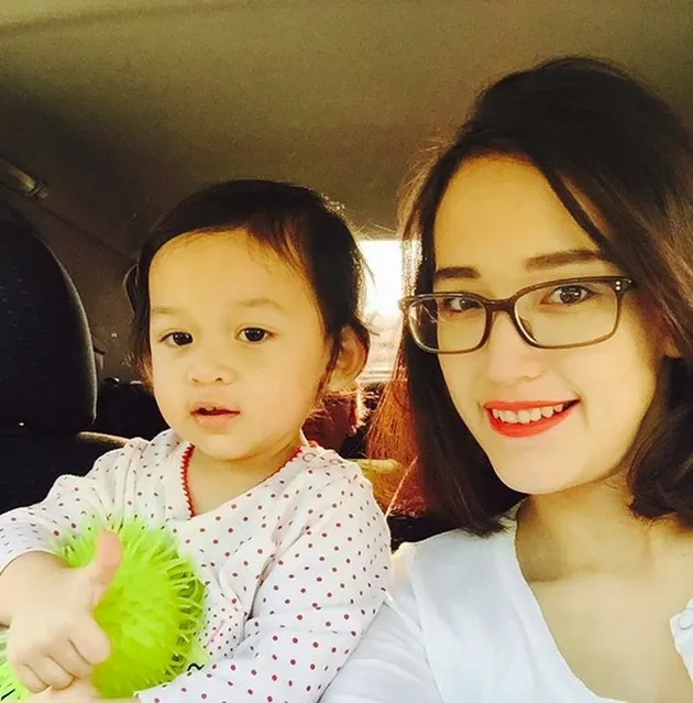 CANTIKNYA ADELIA, ISTRI PASHA UNGU YANG SEDANG HAMIL ANAK