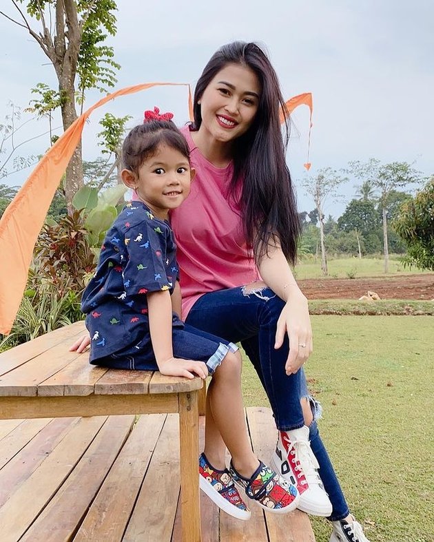 The Beauty of Ovi Sovianty's Duo Serigala Daughter Who Rarely Gets Attention, Her Smile is Adorable