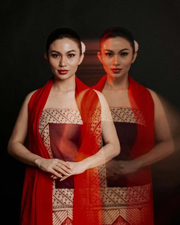 Cantiknya Ariel Tatum dalam Busana Tradisional Indonesia, Auranya Terpancar
