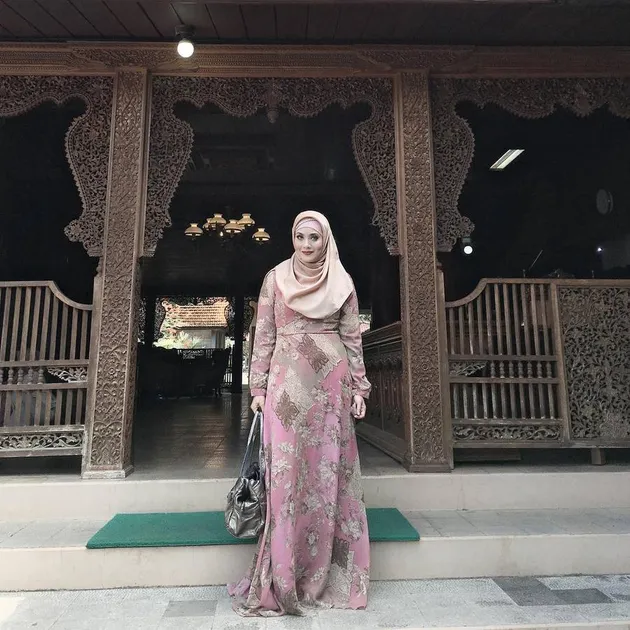 Elma Theana Berhijab