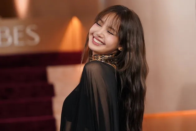 Lisa BLACKPINK Tersenyum Manis
