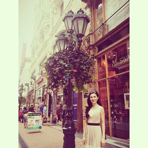 foto cantik sosialita Margaret Vivi
