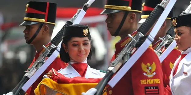 Pembawa Baki Upacara Negara