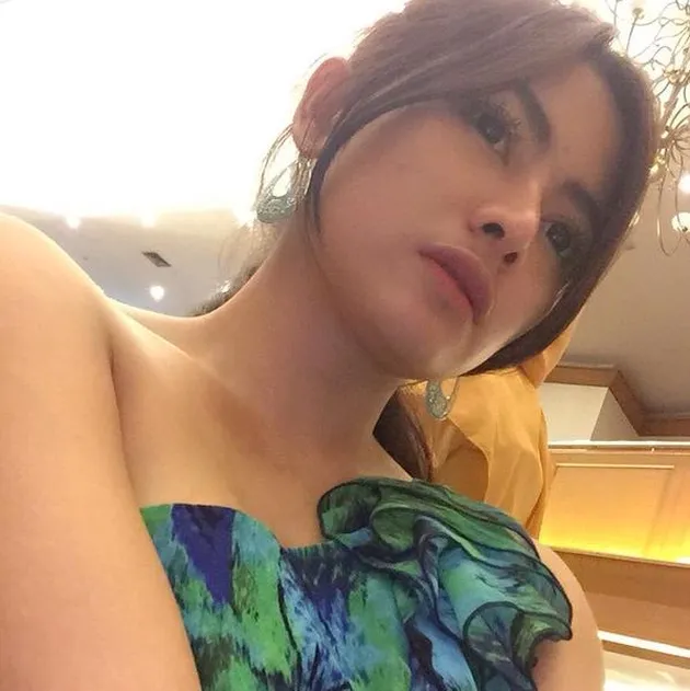 Foto Seksi Vitalia Sesha, Istri Charly