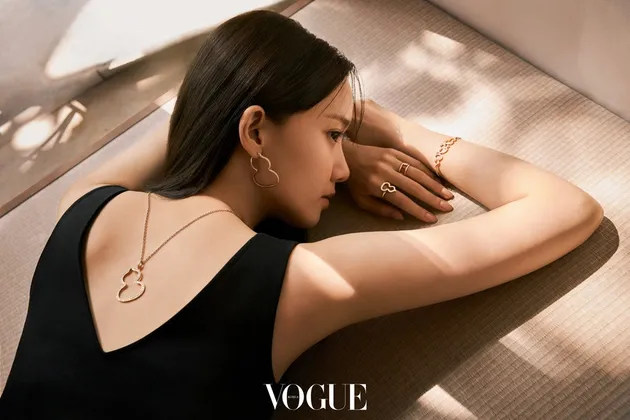 Beautiful Yoona Girls Generation in the Latest Photoshoot for VOGUE Korea, Fans Immediately Tease Junho 2PM