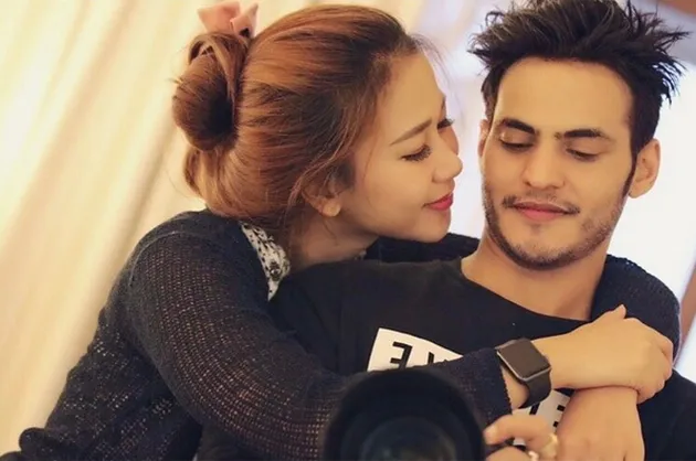 CANTIKNYA YULIDA, PRAMUGARI ASLI INDONESIA ISTRI RAVI 
