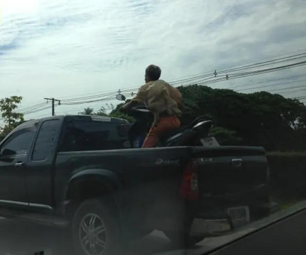 kelakuan buruk di jalanan, orang thailand, hal buruk di jalan