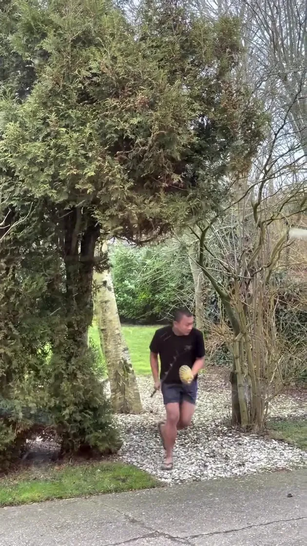 Denny Caknan ngabuburit di Belanda