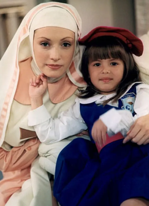 CARITA DE ANGEL, KISAH DULCE MARIA SI GADIS PIATU YANG 