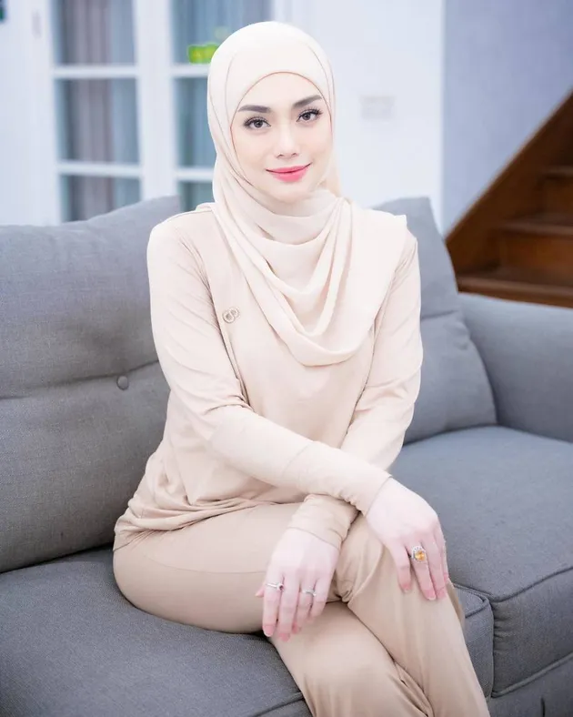 Celine Evangelista Hijab Krem