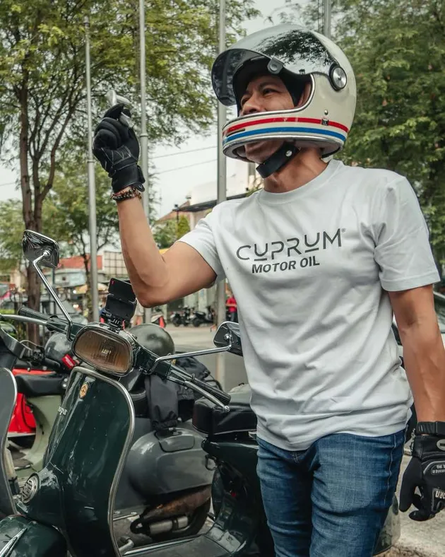 Ariel NOAH Touring Menggunakan Vespa
