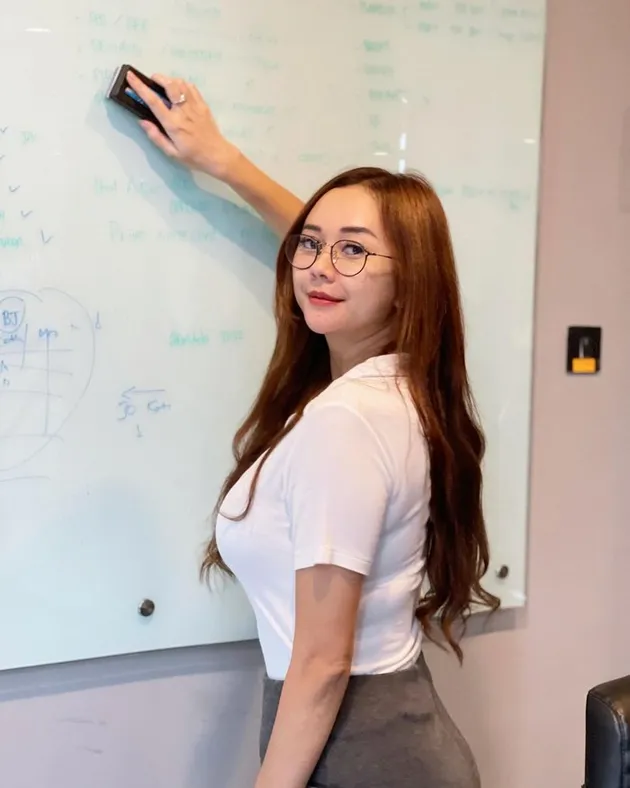 berita aura kasih, kabar aura kasih, foto aura kasih