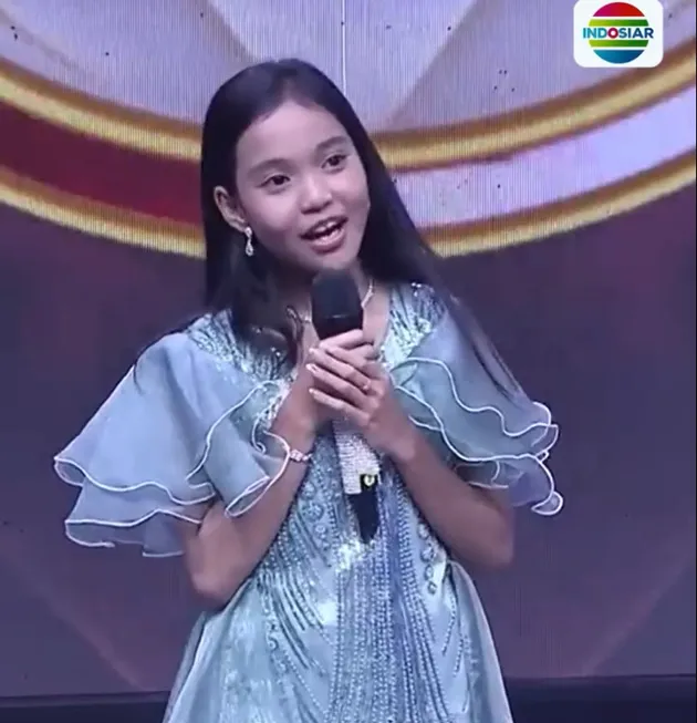 Syaqirah Pakai Gaun Biru Saat Audisi