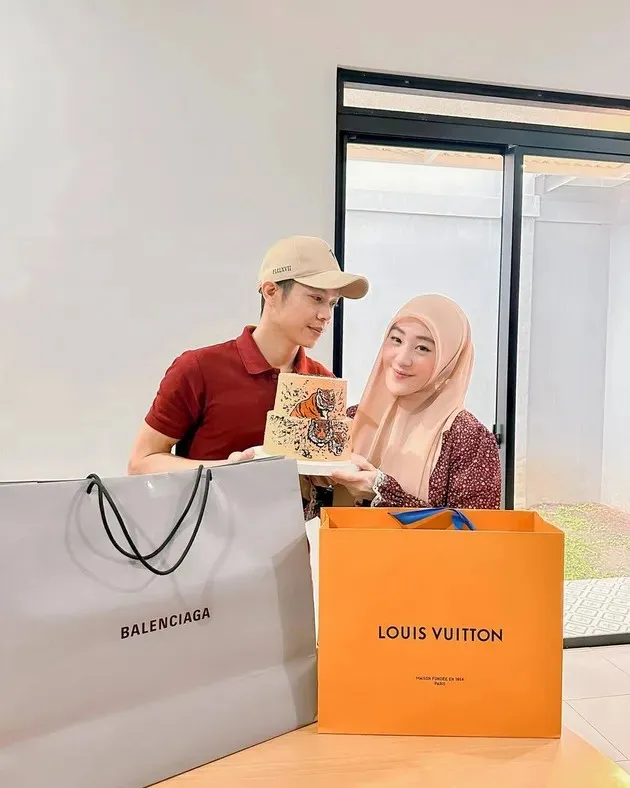 Ikram Rosadi romantis kepada Larissa Chou