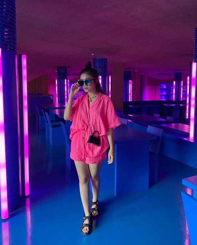 'Cewek Kue' Approaching! Check out 8 Bright OOTD Inspirations from Celebrities, Including Azizah Salsha to Beby Tsabina