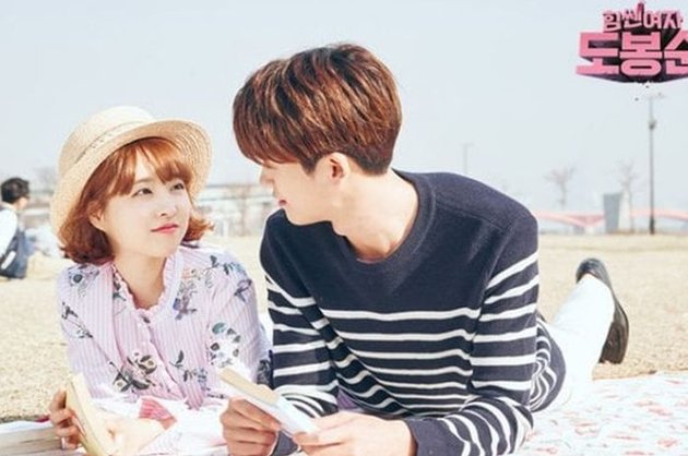 Park Hyung Sik dan Park Bo Young menunjukkan Chemistry yang sangat manis dalam drama 'STRONG WOMAN DO BONG SOON'. Tak sedikit loh yang berharap mereka benar-benar berkencan.