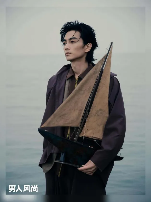 Chen Xiao membawa properti kapal