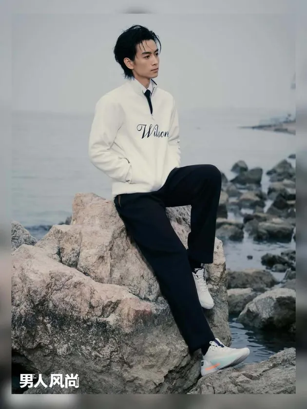 Chen Xiao berdiri santai