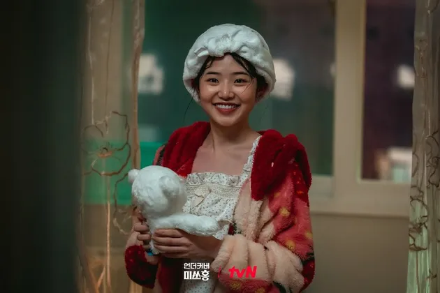 Choi Ji Soo di drama Undercover miss hong