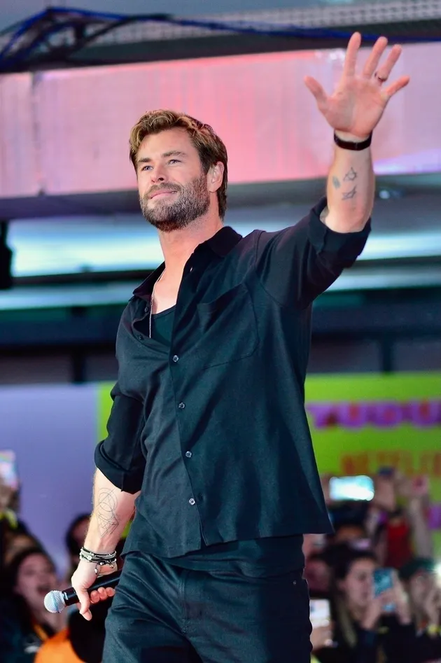 8 Portraits of Chris Hemsworth Revealing the Risk of Alzheimer's - Dismissing Retirement Rumors