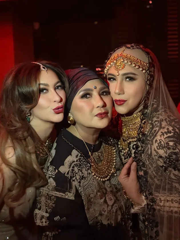 Artis senior di pesta Diwali