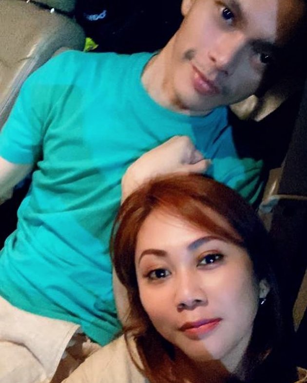 Love Doesn't Judge Physical Appearance, 8 Sweet Photos of El Ibnu, Elkasih's Vocalist, and His Rekindled Lover After 10 Years Apart
